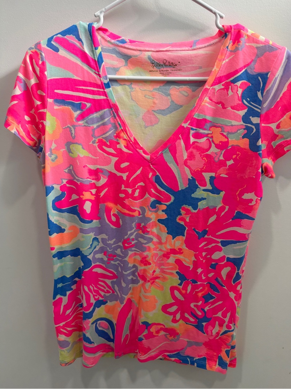 Lilly Pulitzer Pink Floral V-Neck Tee size small